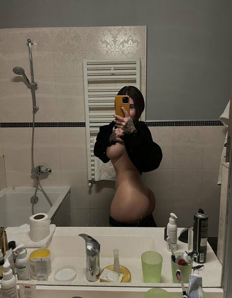 Обнаженная фотография утечки OnlyFans от Ioanamocanu