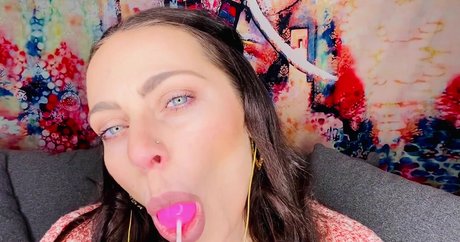 Nøgent lækket OnlyFans-billede af Jackie Does Asmr
