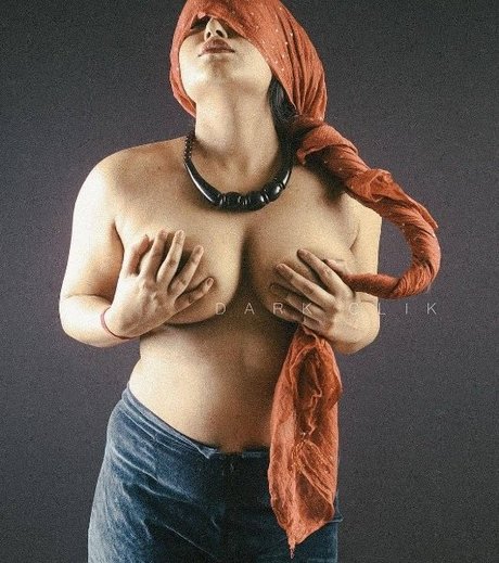 Nahá fotka uniklých OnlyFans od Yajnaseni