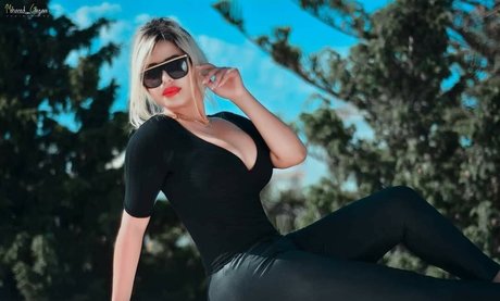 Naakte gelekte OnlyFans-foto van Ahlem