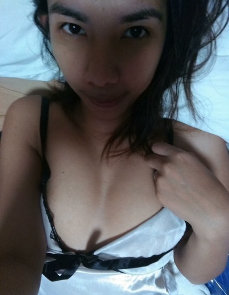 Naakte gelekte OnlyFans-foto van Fei Leng
