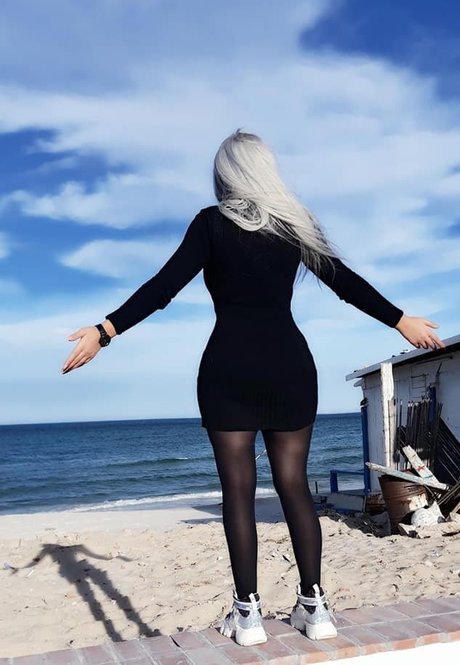 Naken läckt OnlyFans-bild av Wiem Yahia