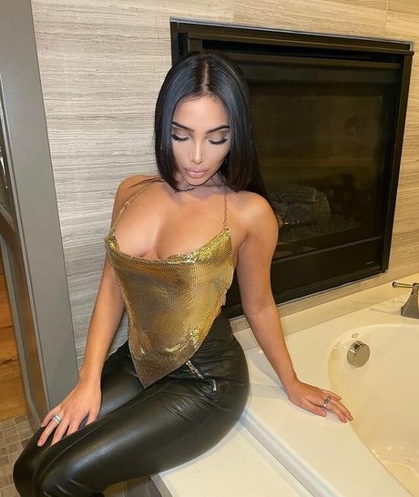 Raquel Symons