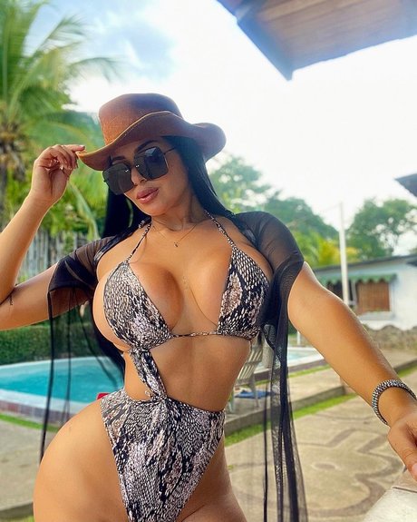 Paola Flores