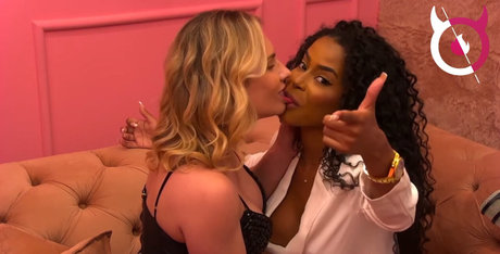 Girls Kissing