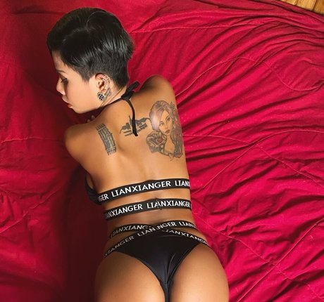 Nagie wyciekłe zdjęcie OnlyFans od Shuggatrix