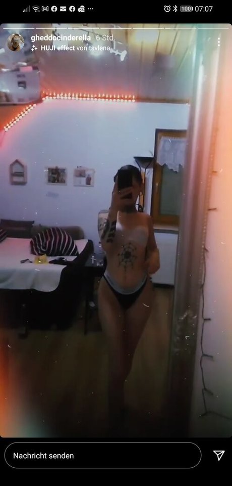 Naakte gelekte OnlyFans-foto van Gheddocinderrella