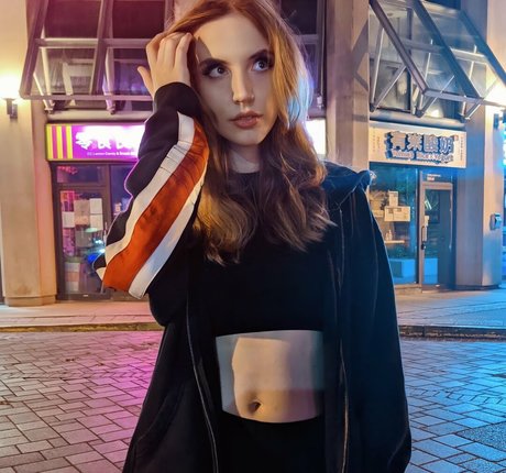 Naken läckt OnlyFans-bild av Breadwitchery