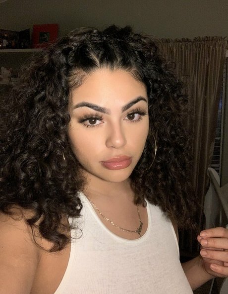 Rosalbanaomi OnlyFans