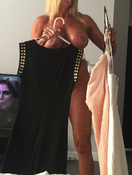 Naken läckt OnlyFans-bild av Thelatingoddess