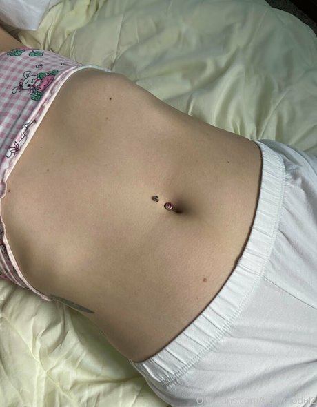 Nagie wyciekłe zdjęcie OnlyFans od Bellymodel2