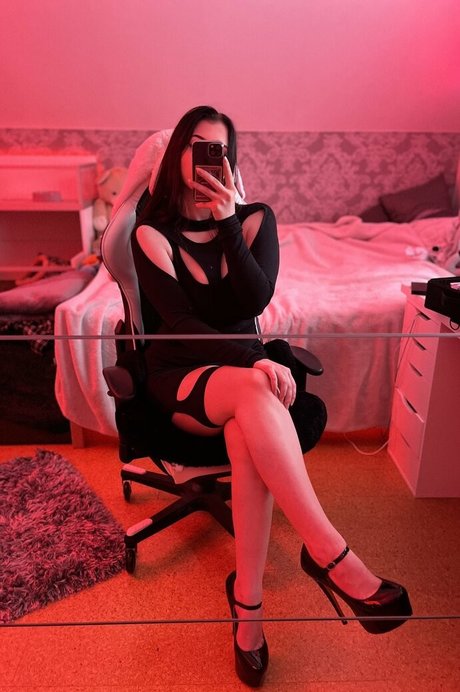 Naken läckt OnlyFans-bild av Nineer