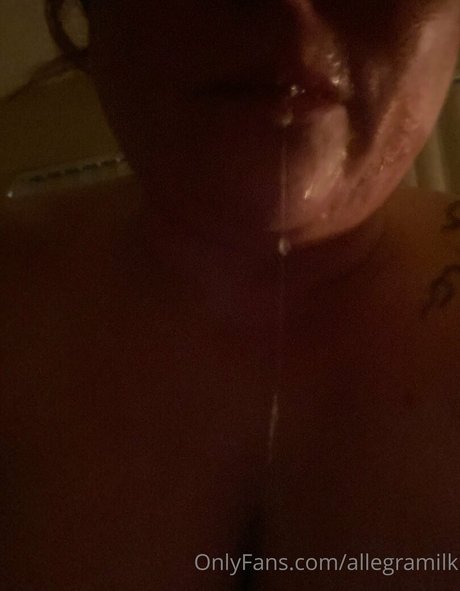 Naken läckt OnlyFans-bild av Allegramilk