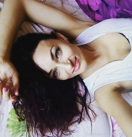 Naakte gelekte OnlyFans-foto van Kitsunekofree
