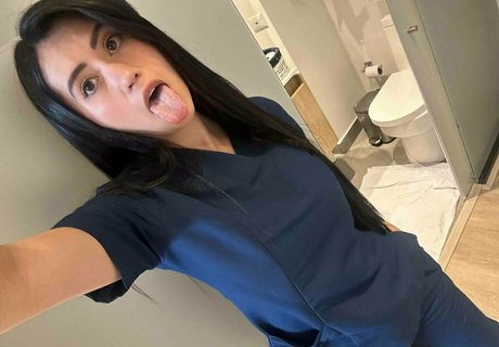 Naken läckt OnlyFans-bild av Pilarnurse