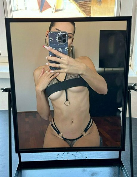 Sara Mia Sara8teen