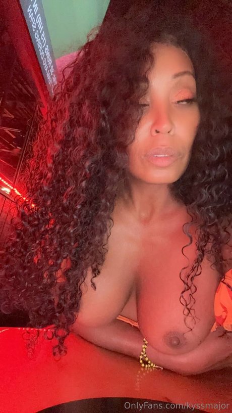 Alaston vuotanut OnlyFans-kuva Kisha Chavis