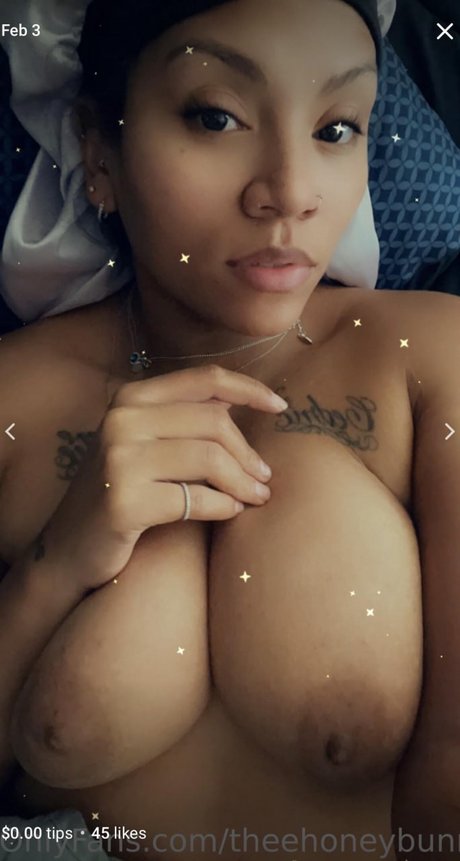 Naken läckt OnlyFans-bild av Honey K