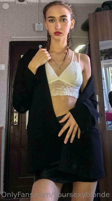 Naken läckt OnlyFans-bild av Sexy Blonde