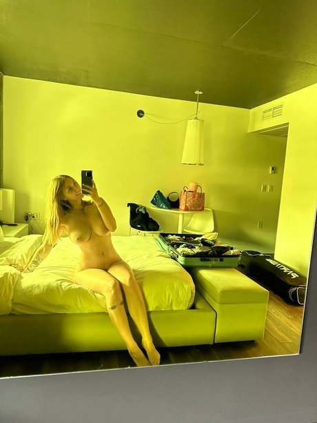Alaston vuotanut OnlyFans-kuva Angel Youngs