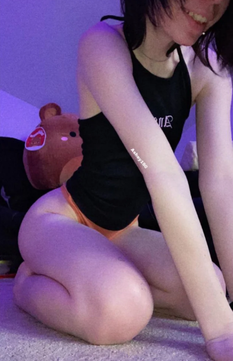 Alaston vuotanut OnlyFans-kuva Ashleigh