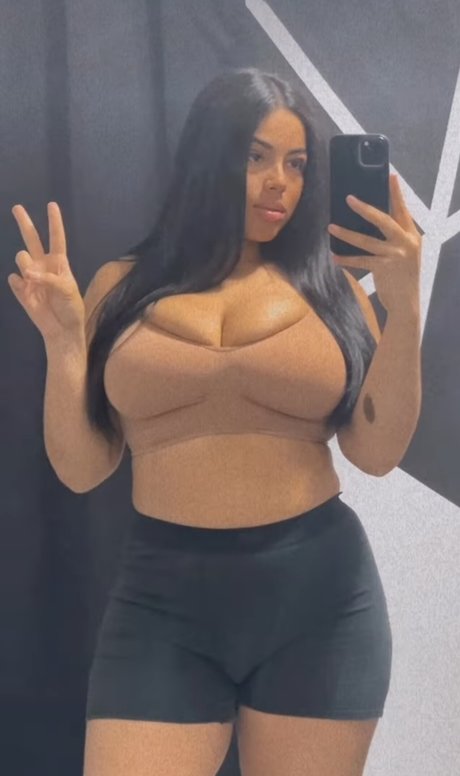 Naakte gelekte OnlyFans-foto van Kay Linx