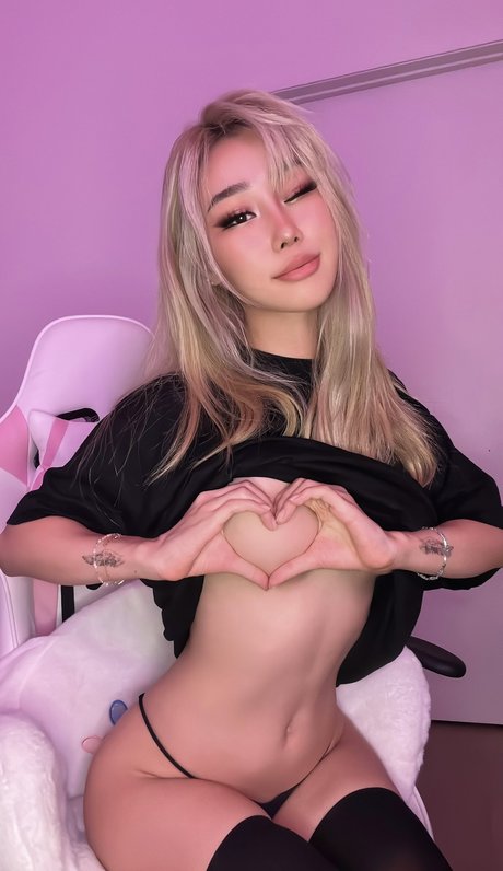 Nahá fotka uniklých OnlyFans od Ahra Rei