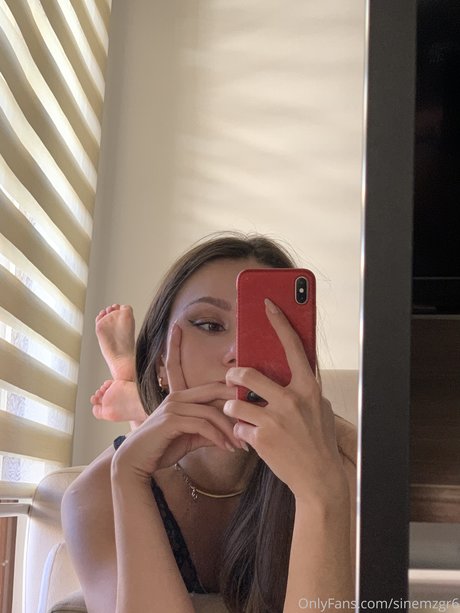 Nahá fotka uniklých OnlyFans od Sinem Ozgur