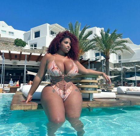 Обнаженная фотография утечки OnlyFans от Shadee Monique