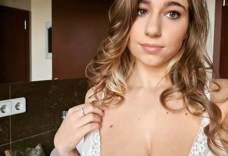 Nahá fotka uniklých OnlyFans od Yonia