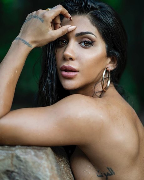 Foto nua vazada do OnlyFans de Deniz Saypinar