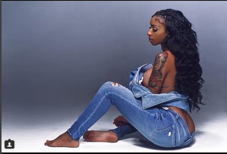 Ashley Burgos OnlyFansリークヌード写真