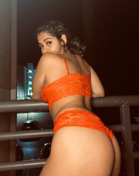 Nahá fotka uniklých OnlyFans od Lyann Diamond