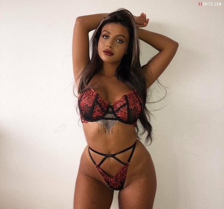Naakte gelekte OnlyFans-foto van Chloe Elizabeth