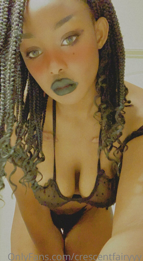 Foto desnuda filtrada de OnlyFans de Crescent Fairy