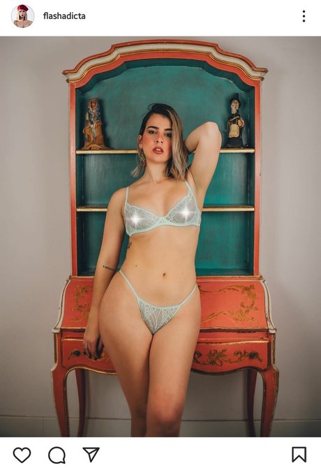 Nahá fotka uniklých OnlyFans od Flash Adicta