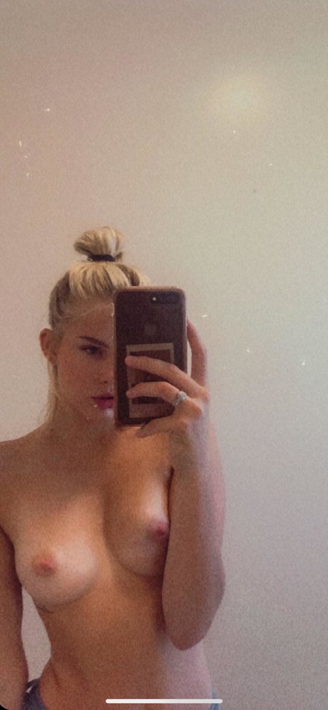 Naken läckt OnlyFans-bild av Katbbg