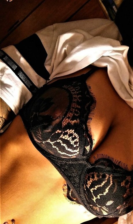 Обнаженная фотография утечки OnlyFans от Missna7asha