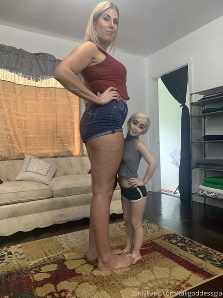 Tall Goddess Gia OnlyFans