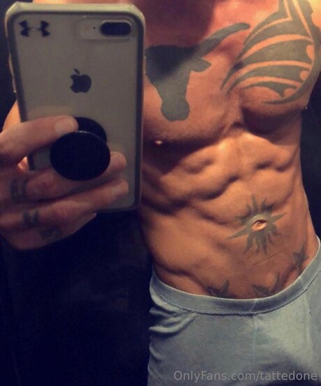 Foto nua vazada do OnlyFans de Tattedone