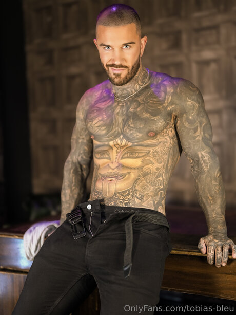 Naken lekkede OnlyFans-bilde av Tobias Bleu