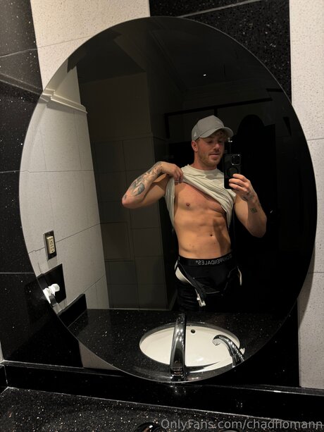 Nahá fotka uniklých OnlyFans od Chadhomann