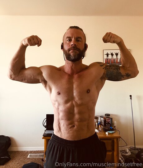 Naken lekkede OnlyFans-bilde av Musclemindsetfree