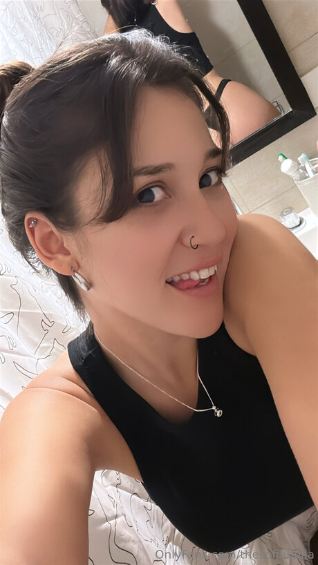 Alaston vuotanut OnlyFans-kuva Thesofiabella