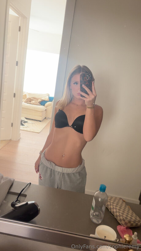 Foto desnuda filtrada de OnlyFans de Sophieremy
