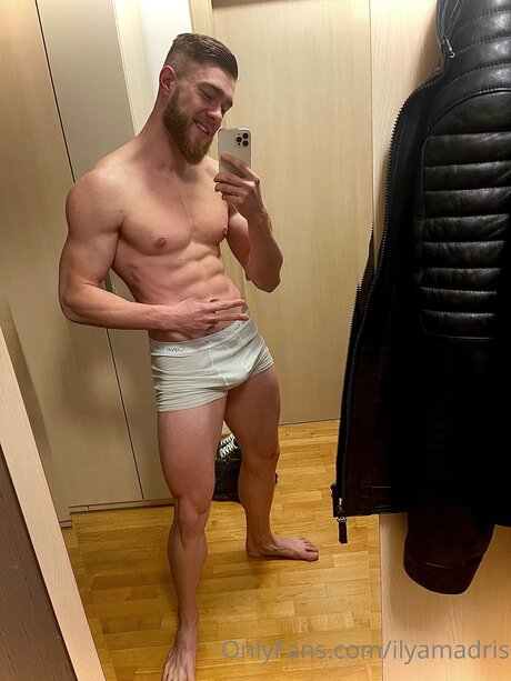 Naken läckt OnlyFans-bild av Ilyamadris