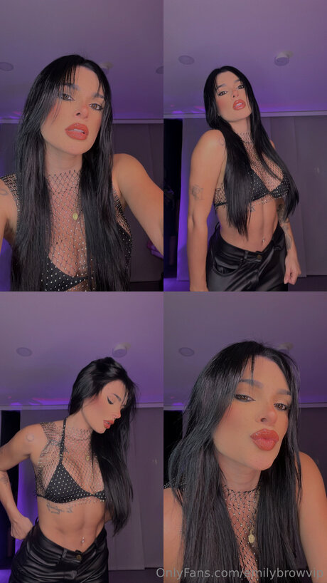 Naken läckt OnlyFans-bild av Emilybrowvip