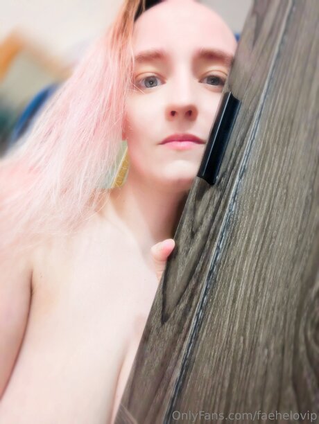 Foto di nudo di fuga di OnlyFans di Faehelovip