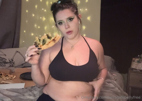 Nacktes geleaktes OnlyFans-Foto von Bellagirlsbellyfree