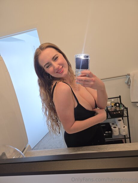 Naken läckt OnlyFans-bild av Hannylouise